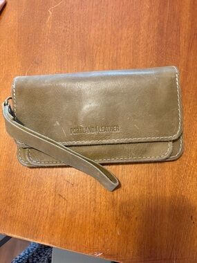 Portland Leather Lily Wristlet - Olive